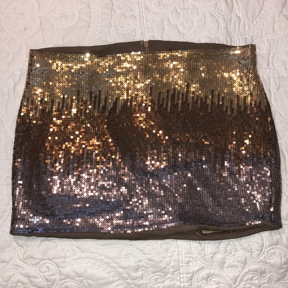 2B Bebe tri color sequins mini skirt - Picture 2 of 6